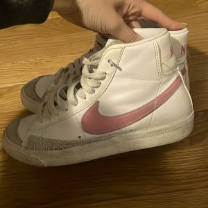 Nike blazers woman’s size 7